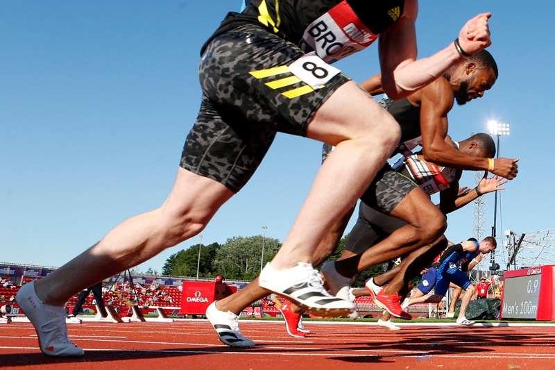 Distance running: leg strength and critical mass