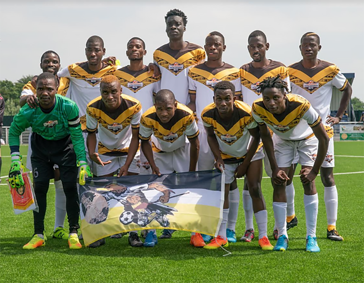 El equipo de Matabeleland que representó a la región de Zimbabue en la Copa Mundial CONIFA (fotos de las páginas 9 y 10 reproducidas con permiso de Justin Walley)