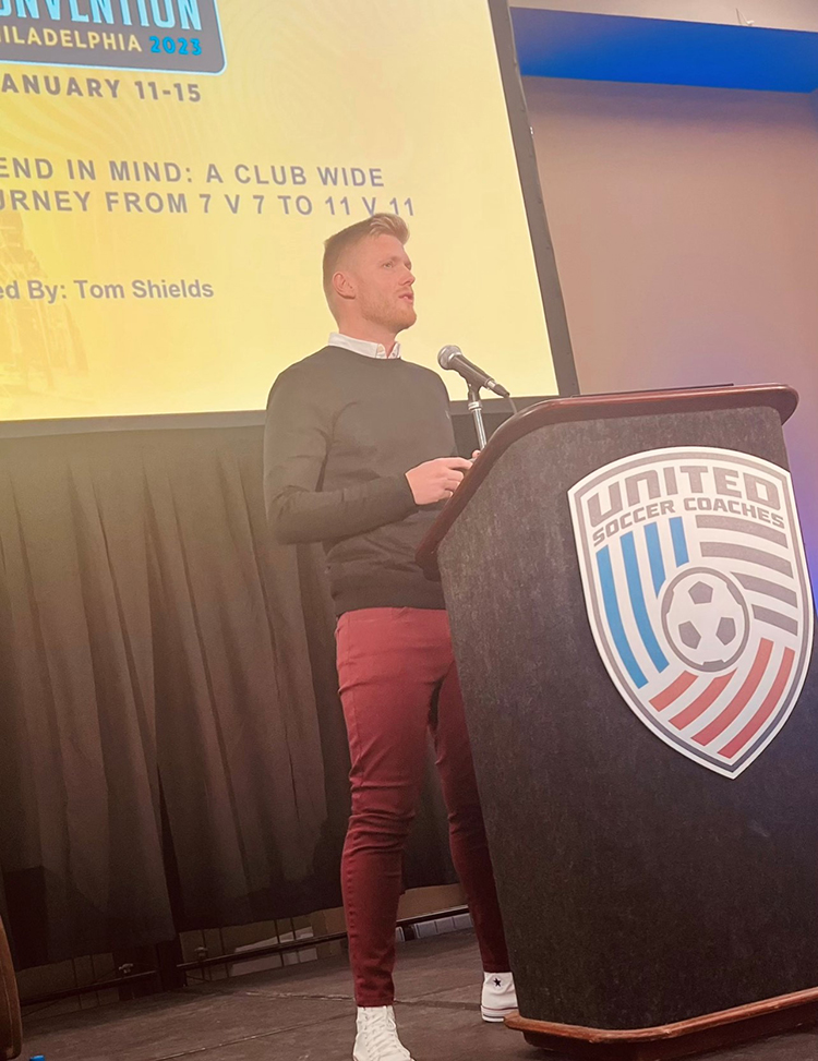 Tom habló en la convención de entrenadores de United Soccer en Filadelfia