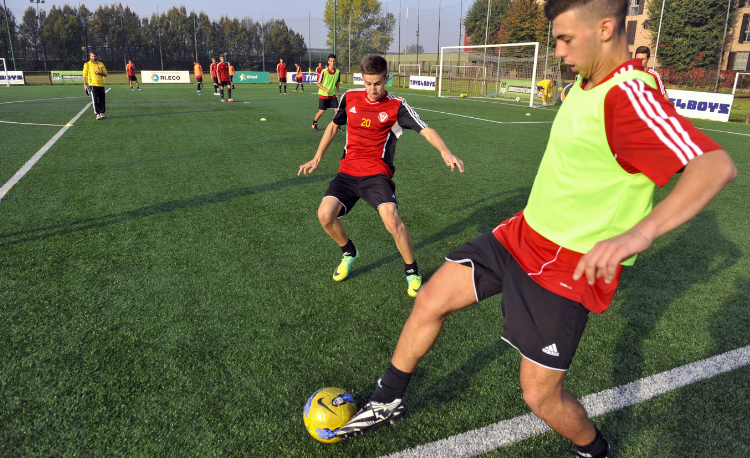 Structuring a soccer training session: 'Carousel'