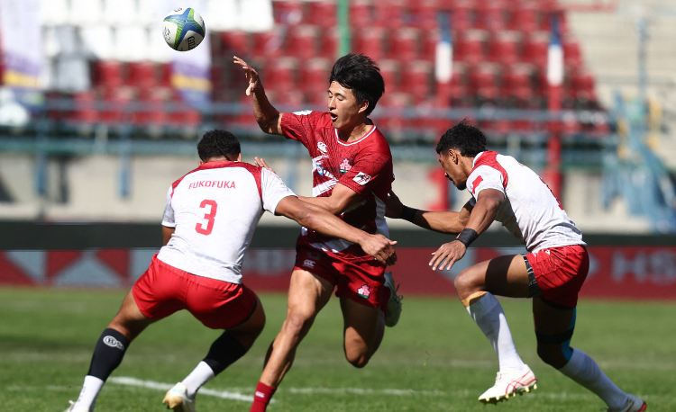 Train 'no-look' passing