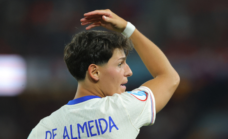 Supporting players with the emotions of tournament football