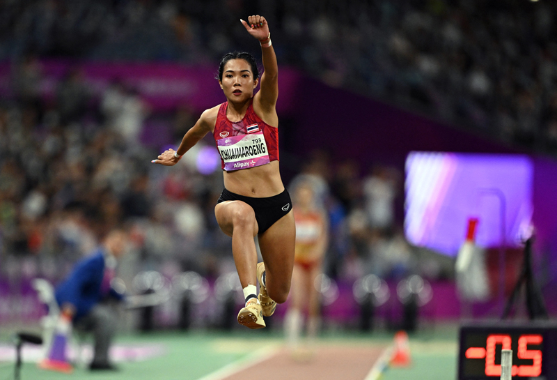 Eliminating asymmetry: plyometrics vs. combined training