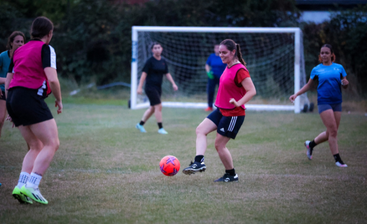 Balancing small-sided and full-size games in training