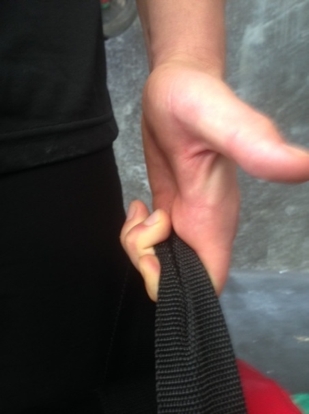 Figure 14: Hook grip (The hand is in a very straight position, in line with the wrist down to the second metacarpal phalangeal joints. The Powerbag is held with the first two pads of the fingers). Figure 14: Hook grip (The hand is in a very straight position, in line with the wrist down to the second metacarpal phalangeal joints. The Powerbag is held with the first two pads of the fingers).