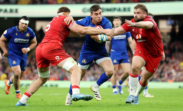 Break through organised defences with smaller players