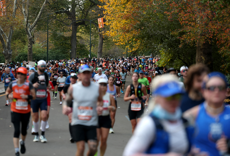 Novice vs. experienced runners: all moves are not equal